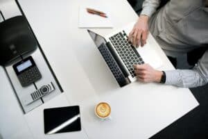 tyler-franta-iusJ25iYu1c-unsplash energy broker software